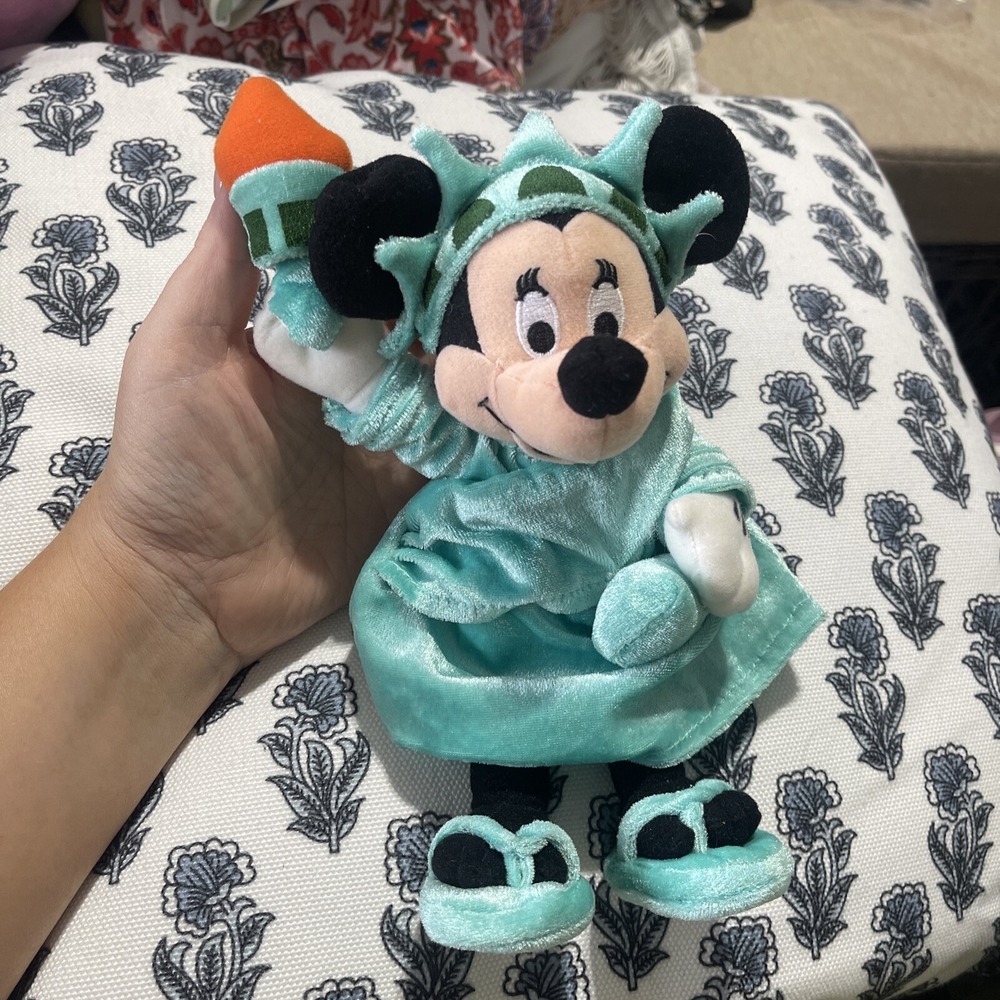 Disney Store Minnie Mouse Statue of Liberty New York 8in Beanie Plush